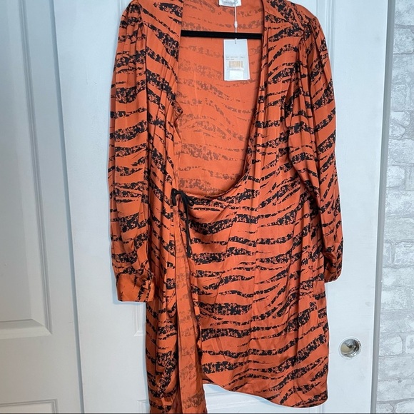 ANINE BING Penelope Printed Silk-satin Wrap Mini Dress In Brick Large - Picture 8 of 15